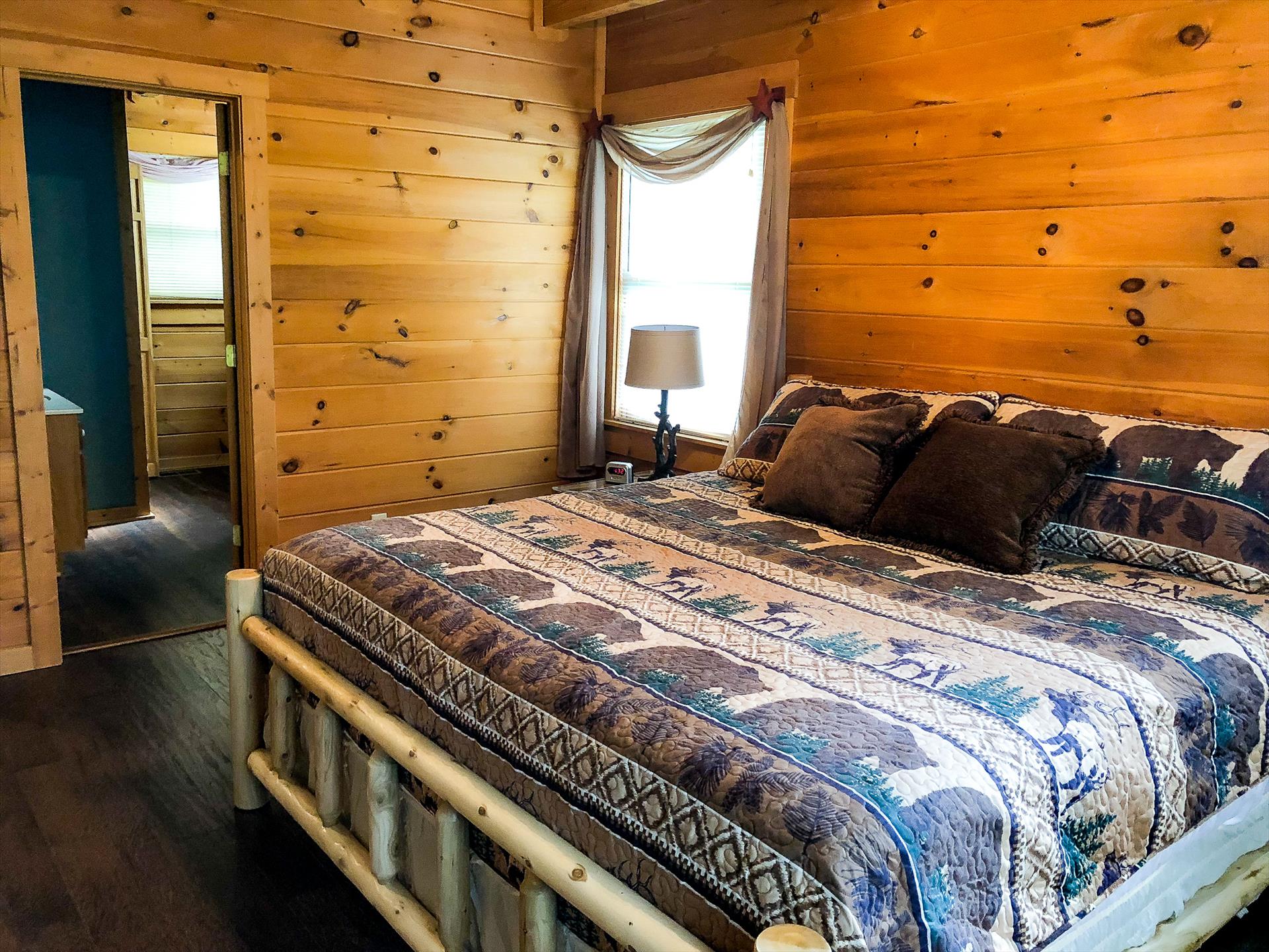 SmokyDreams*Views*HotTub*Private*2 Miles To GSMNP - bookvacationdreams.com